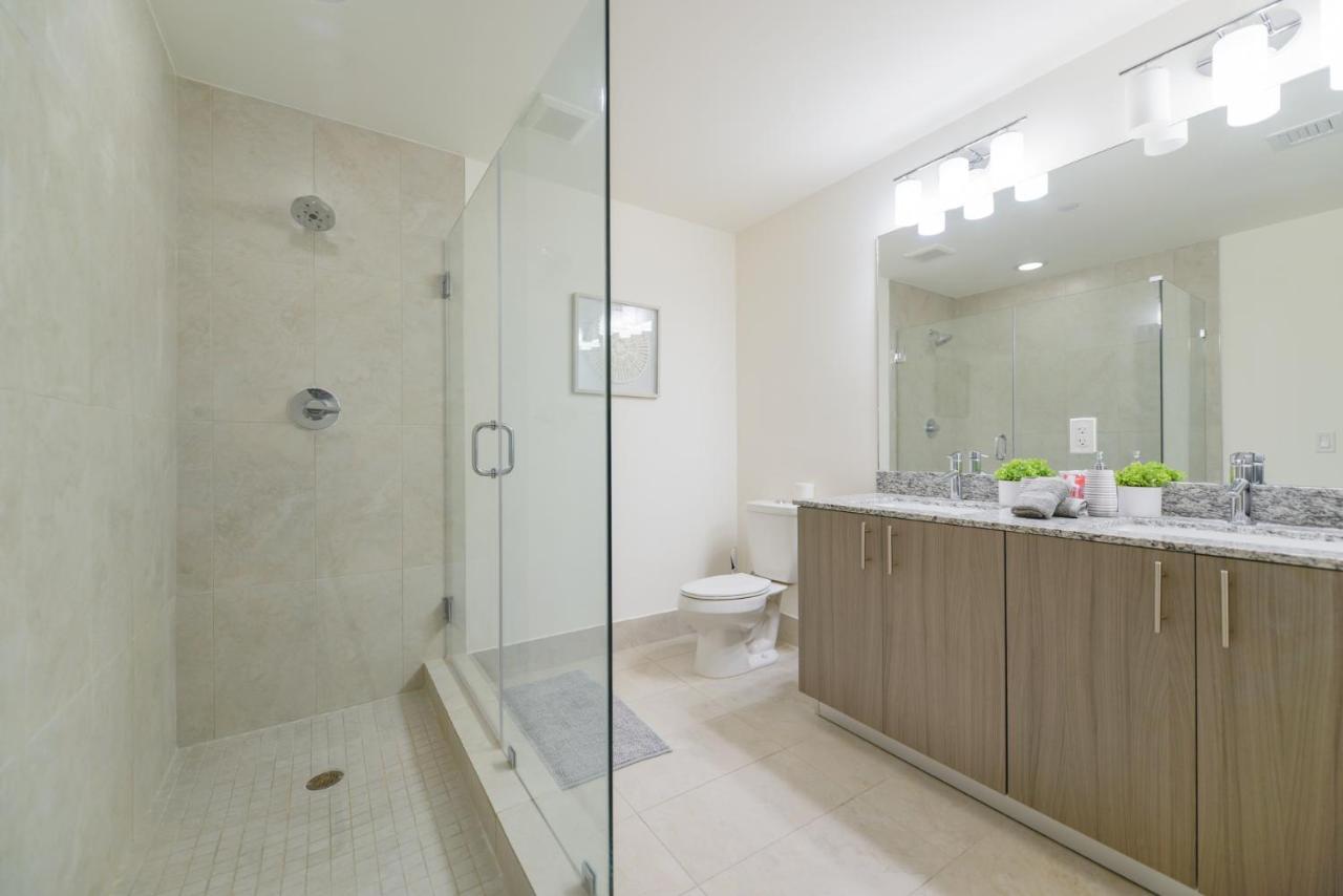 Cozy 1- 1 Bedroom Steps From Downtown Doral Park ไมอามี ภายนอก รูปภาพ